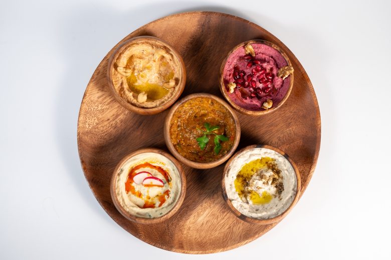 Variedad de entrantes árabes y cremas artesanales en Córdoba - Beity Ibn Rushd